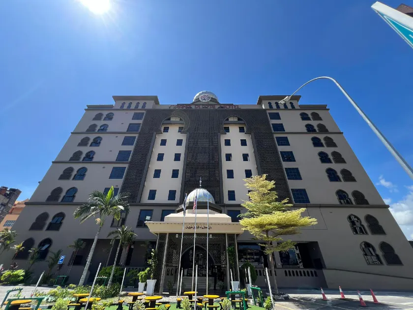 The Grand Puteri Hotel - Image 1