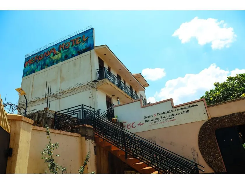 Merona Hotel - Image 1
