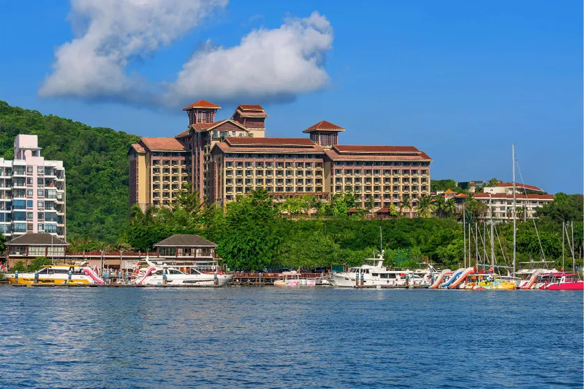 Four Season Ocean Courtyard Hotel - Image 1