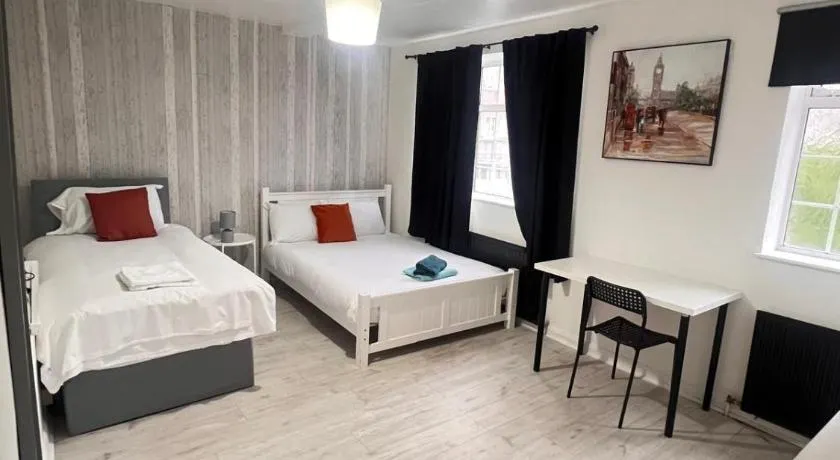 London E2 Rooms - Image 1