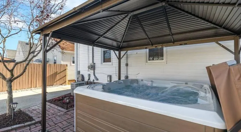 Parma Home w/ Hot Tub and Arcade room! - Image 1