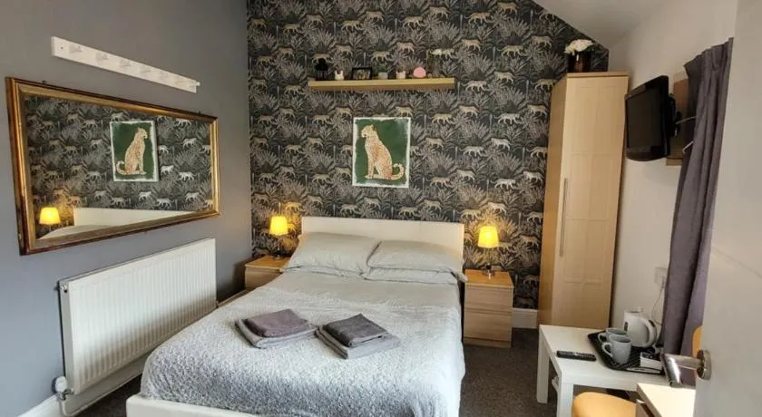 Room@87 - Image 1