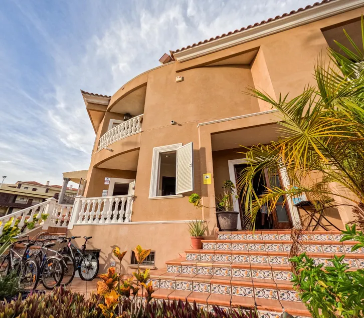 Duque Nest Hostel - Image 1