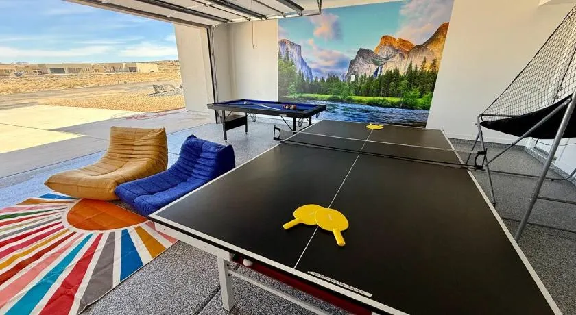 Lake Powell Home Retreat - Views - Close to National Parks - Beautiful Sunsets - Amazing Star Gazing - Game Room - Fun - Image 1