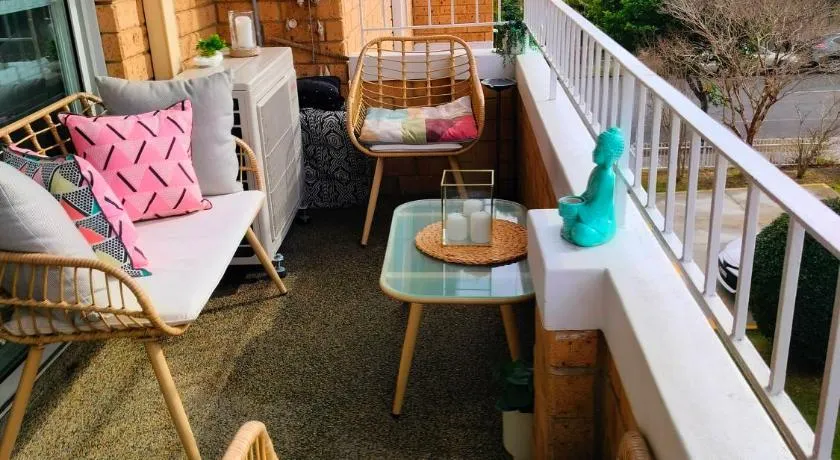Sunny 2 bed Restaurants beach at door Pets O.K - Image 1