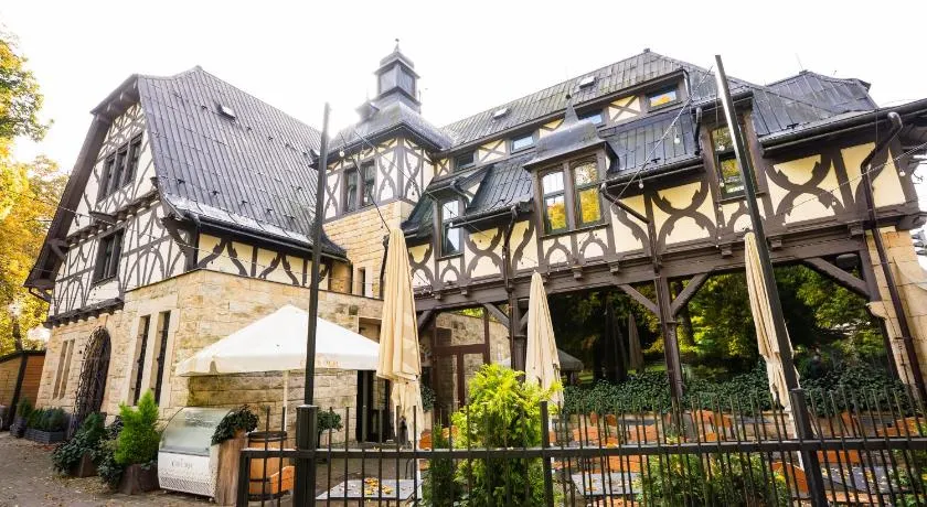 Zámecká Konírna Hotel a Restaurace - Image 1