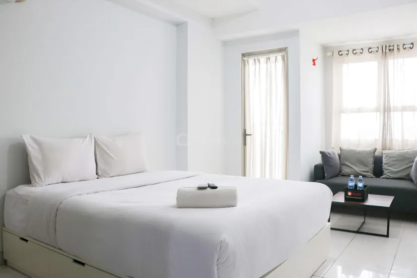 Cozy Studio Apartment at Mekarwangi Square Cibaduyut By Travelio - Image 1
