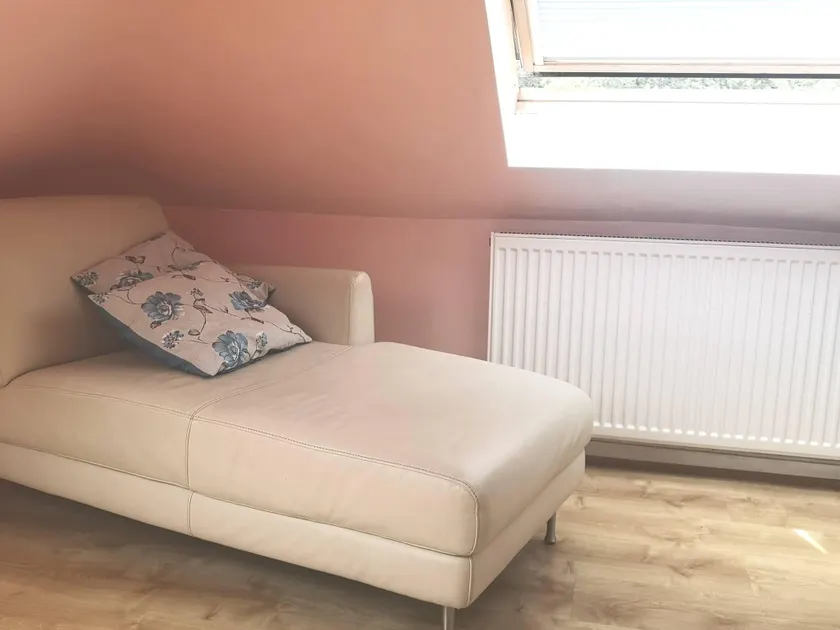 Cute bijous attic roof DBL Bedroom apartment - Image 1