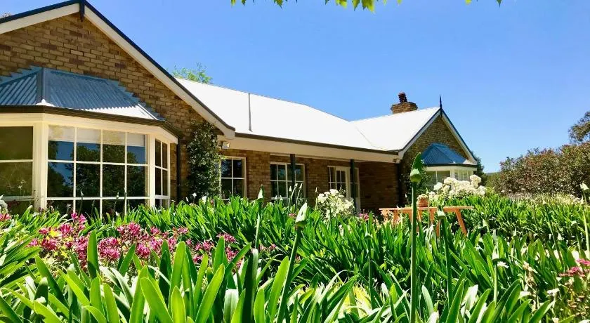 Seppeltsfield Vineyard Retreat - 3 Bedroom Holiday Home - Image 1
