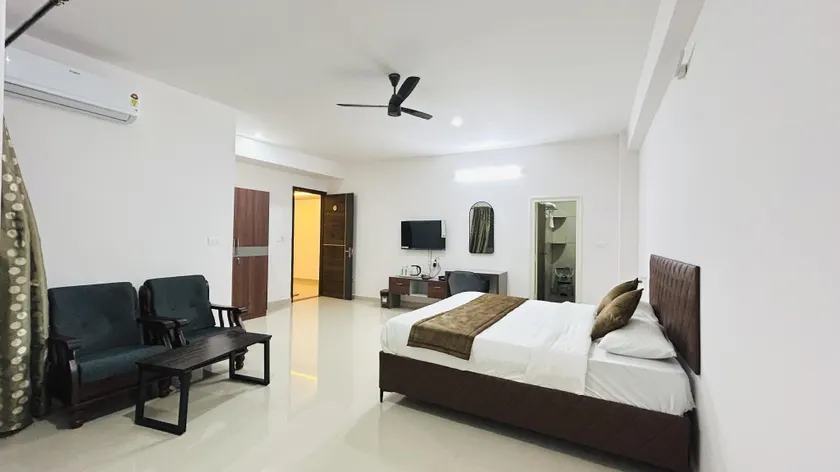Queens Suite Rooms - Image 1