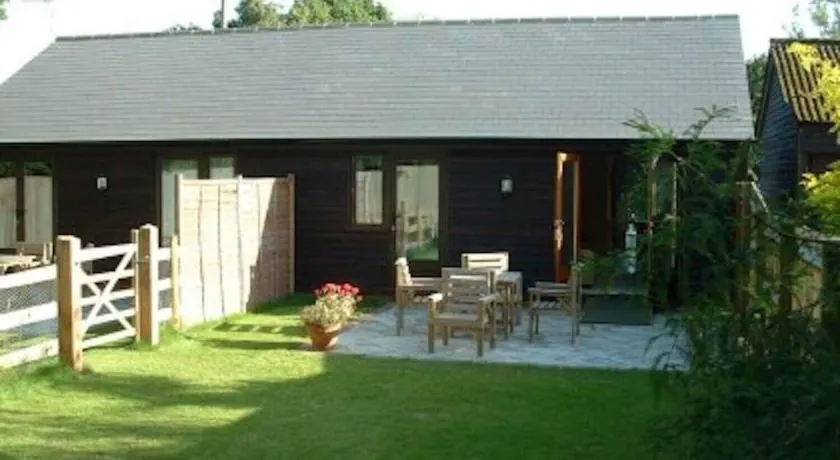 Countryside cottage near award-winning Woodchurch - Image 1