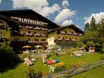 Almfrieden Hotel & Romantikchalet - Image 1