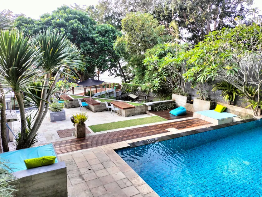 JavaCove Beach Hotel - Image 1