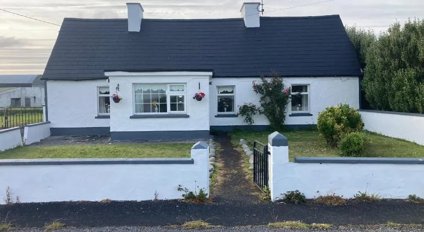 Maisie's Seaside Cottage - Image 1