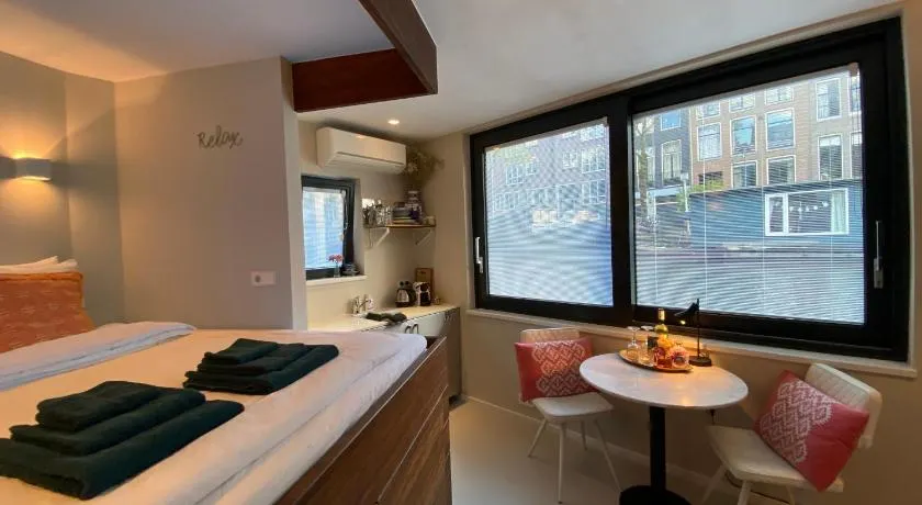 Houseboat Sophia - Image 1