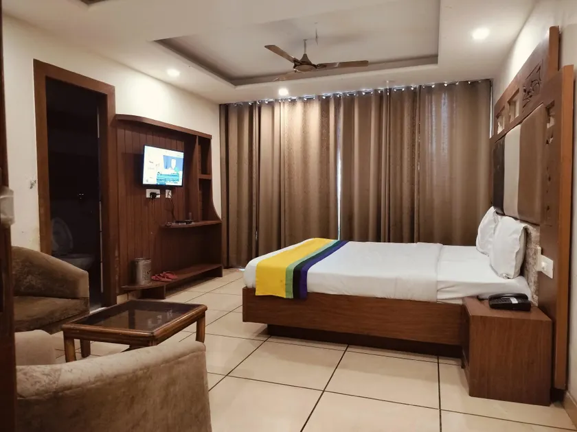 HOTEL SKY LARK - Image 1