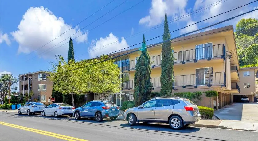 Peaceful Family Friendly 2BR 2BA Entire Apt Unit in Belmont Hill - Image 1