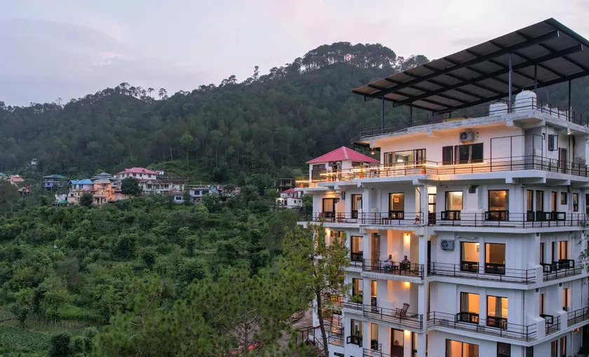 Captain Resorts - Image 1