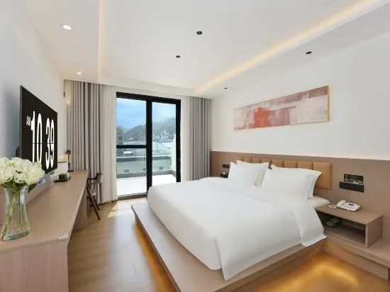 Fengjia-Hotel - Image 1