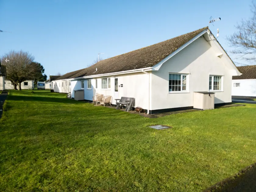 Eddies - 2 Bedroom Chalet – Scurlage - Image 1