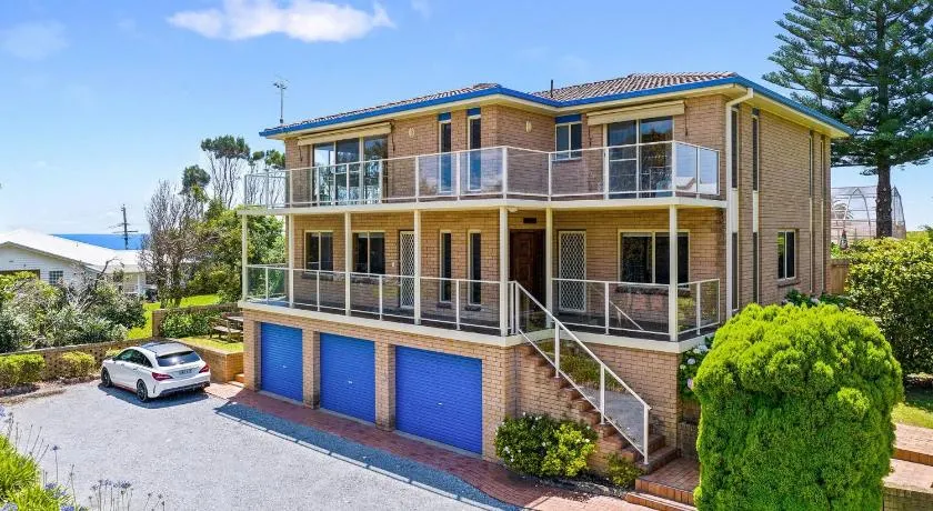 3 Bay Lane - Image 1