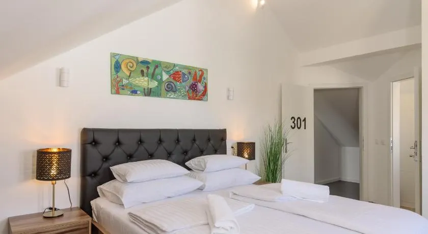 Vila White - Image 1