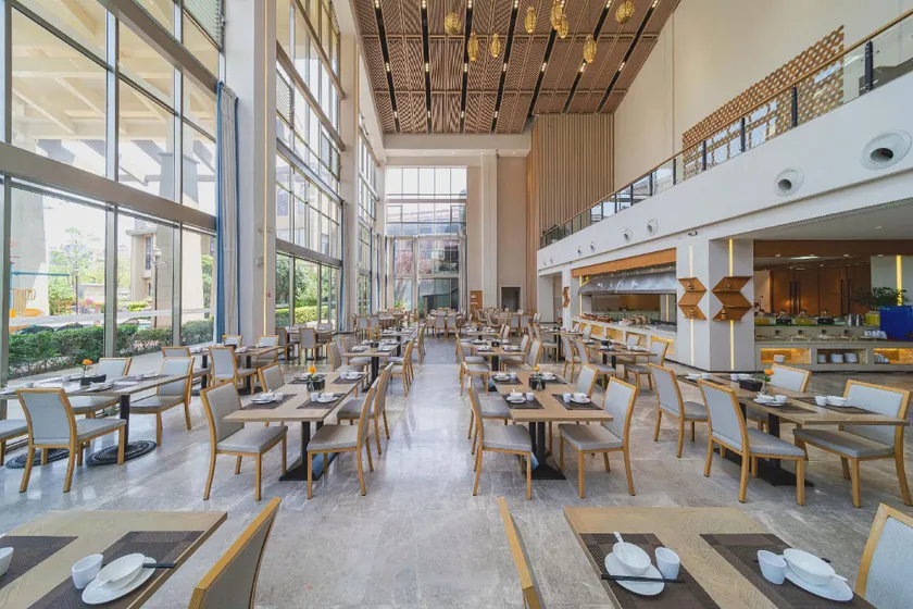 Golden Shining Gulf Hot Spring Resort Hotel - Image 1