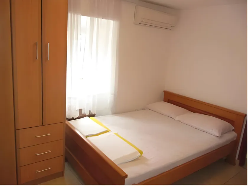 Stone Beach Apartments - Image 1