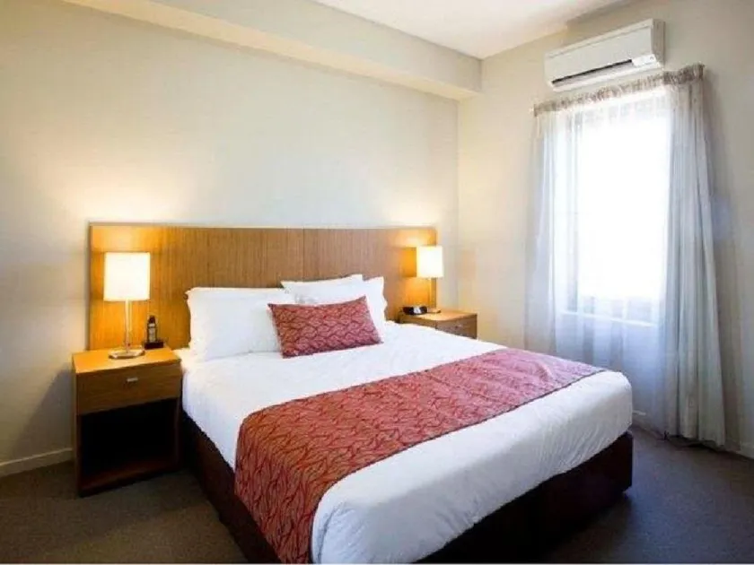 Gladstone Downtown Central Apartment Hotel Official - Image 1