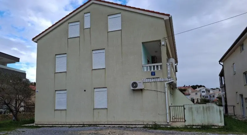 Apartments with parking space Palit, Rab - 24465 - Image 1