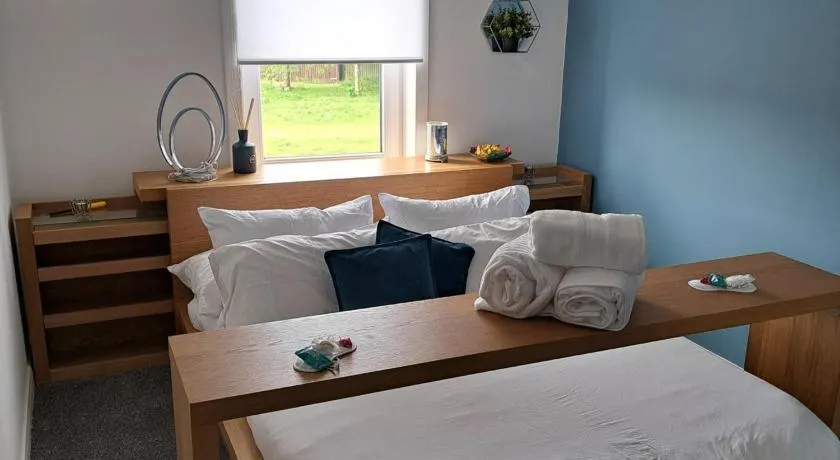 Apartment - Sleeps 4 - Pet friendly - Parking - Image 1