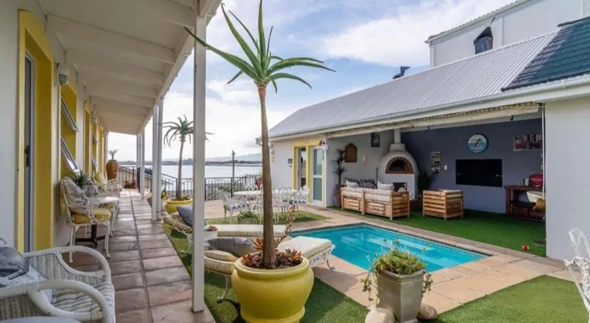 Gordon's Beach Lodge - Image 1