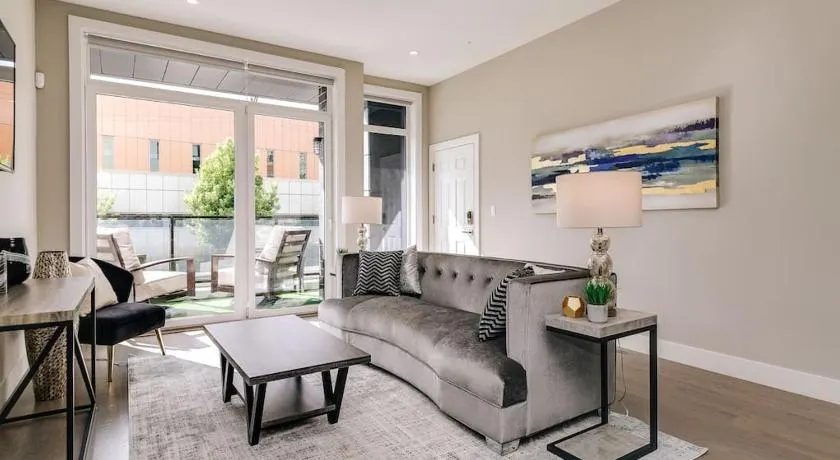 Stunning Duplex Condo #1 - Downtown River North - Image 1