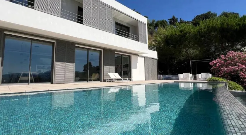Contemporary Villa with Sea View, Infinity Swimming pool, Gym , Cinema room,Lift - Image 1