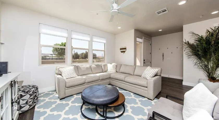 Town Center 2387 Red Canyon Family Home - Image 1