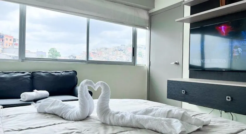 Suite elegante con piscina y jacuzzi - RiverFront 2 - Image 1