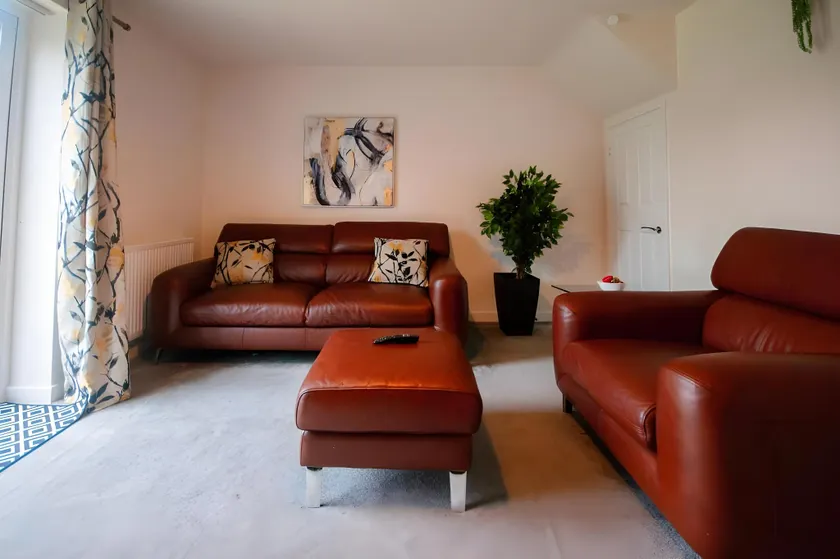 Spacious Luxurious Serviced Accommodation 2 - Image 1