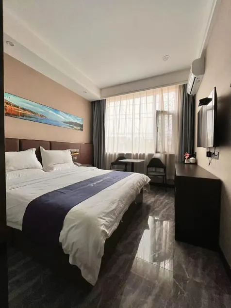 Home Inn - Huayi Select Hotel - Xinzhouyuanpinggaotiexizhan - Image 1