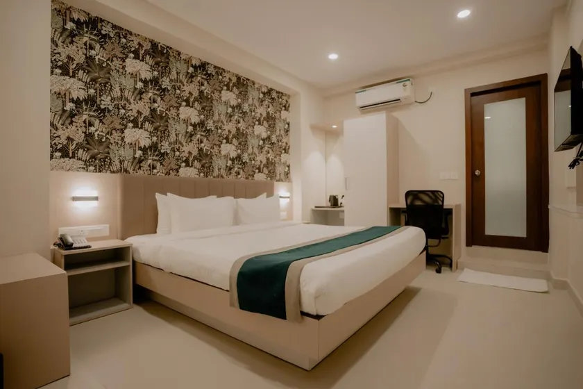 Hotel Eagle Empire - Image 1