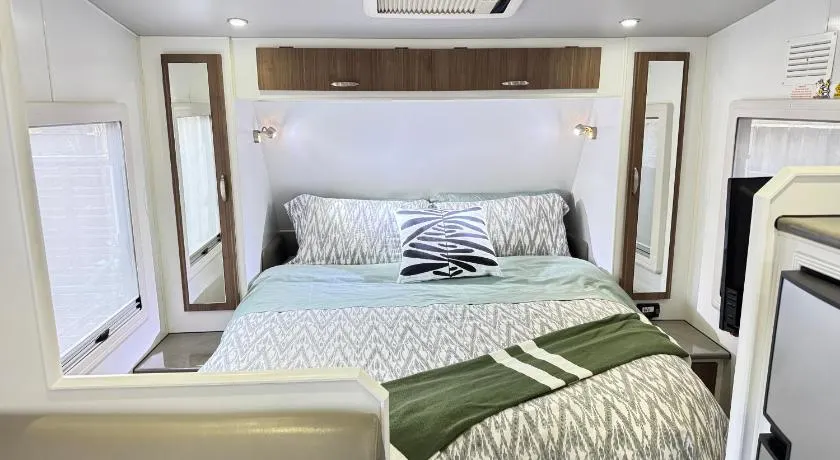 Tiny home in Bayswater - Image 1