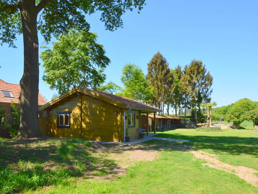 Cosy Chalet in Lottum with Garden - Image 1