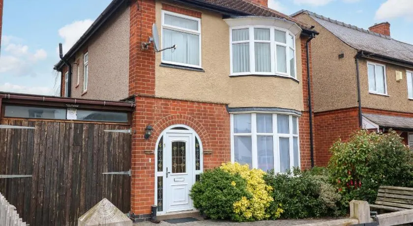 5 Wallace Road - Image 1