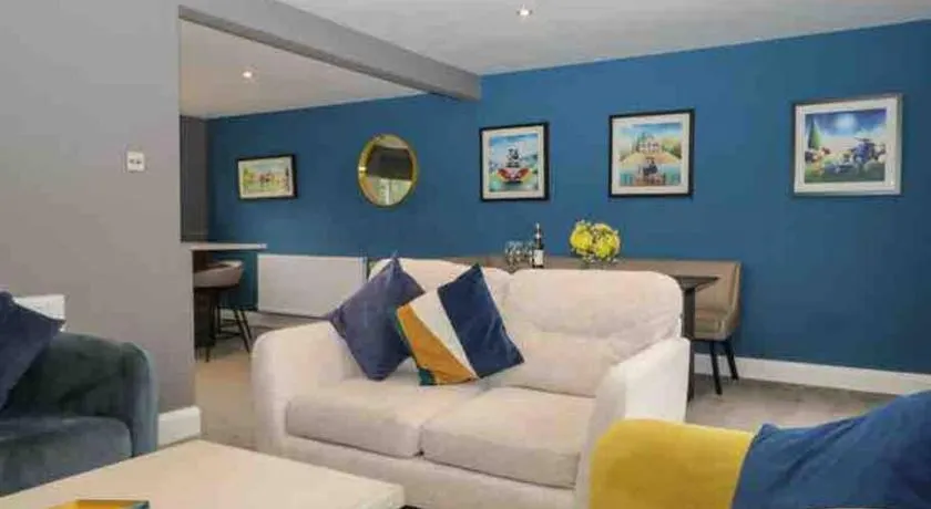 Quarry House,Chic and Quirky 3 Storey Home, Lake Access - Image 1
