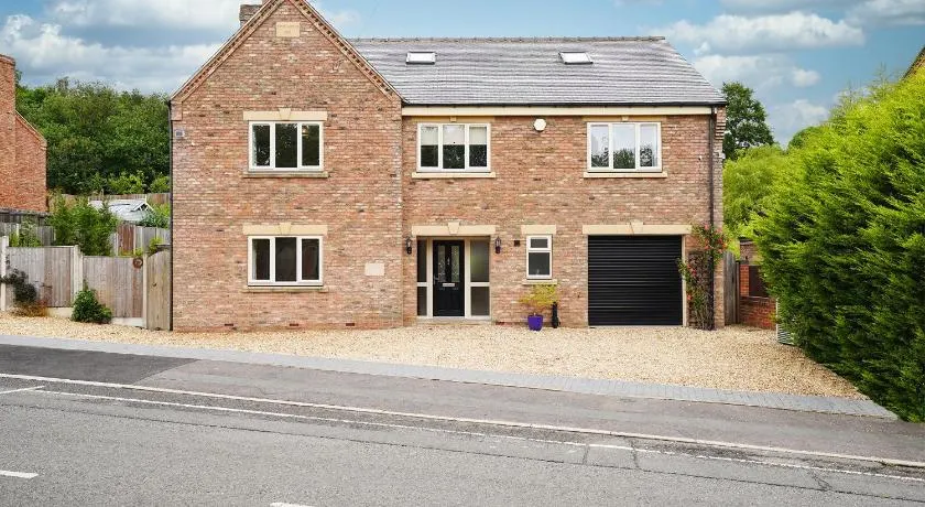 Five Acres house with hottub bbq pool table - Image 1
