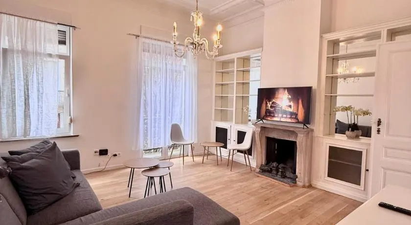 Schuman Square Residence - Image 1