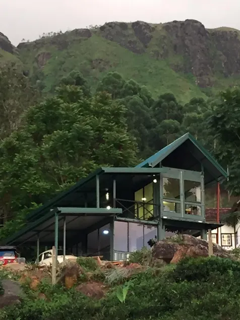 Unique cabin offering tranquil vistas - Image 1