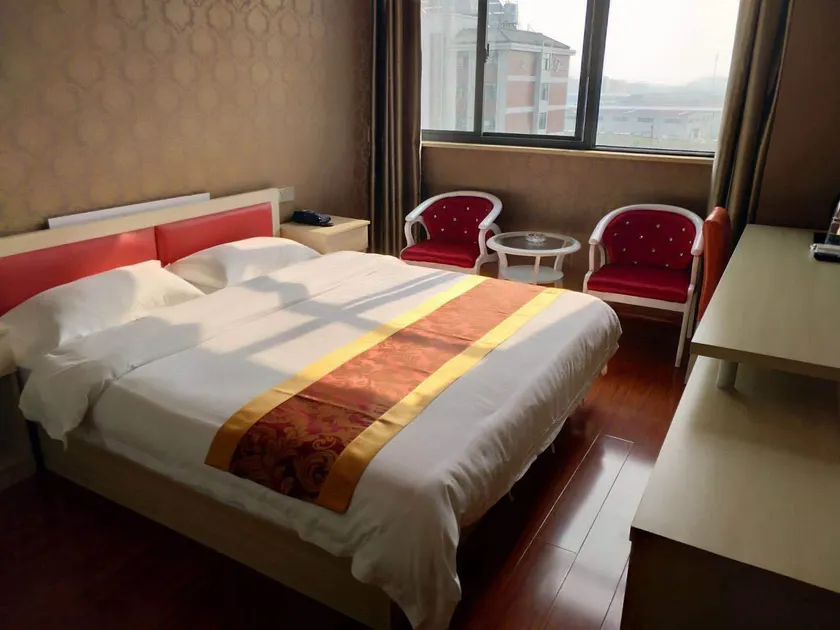 Wuhu Junshang Holiday Hotel - Image 1