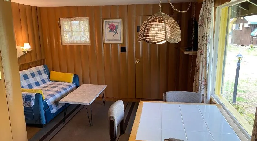 Amber Lantern Duplex Cottage - Image 1