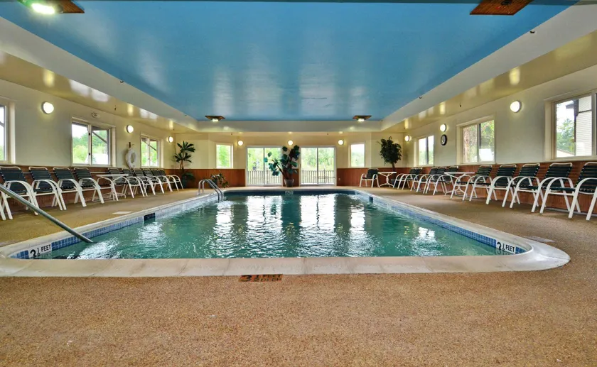 Mountain Lake Inn - Image 1