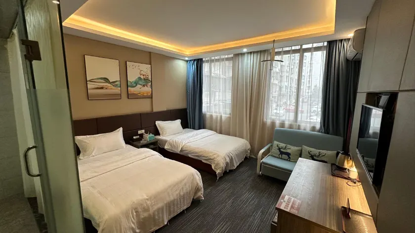 Warm and Cozy Business Hotel (Yichang Shuiyuecheng Branch) - Image 1